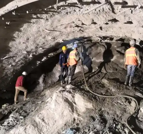 万安拱顶带模注浆料的施工流程及注意事项